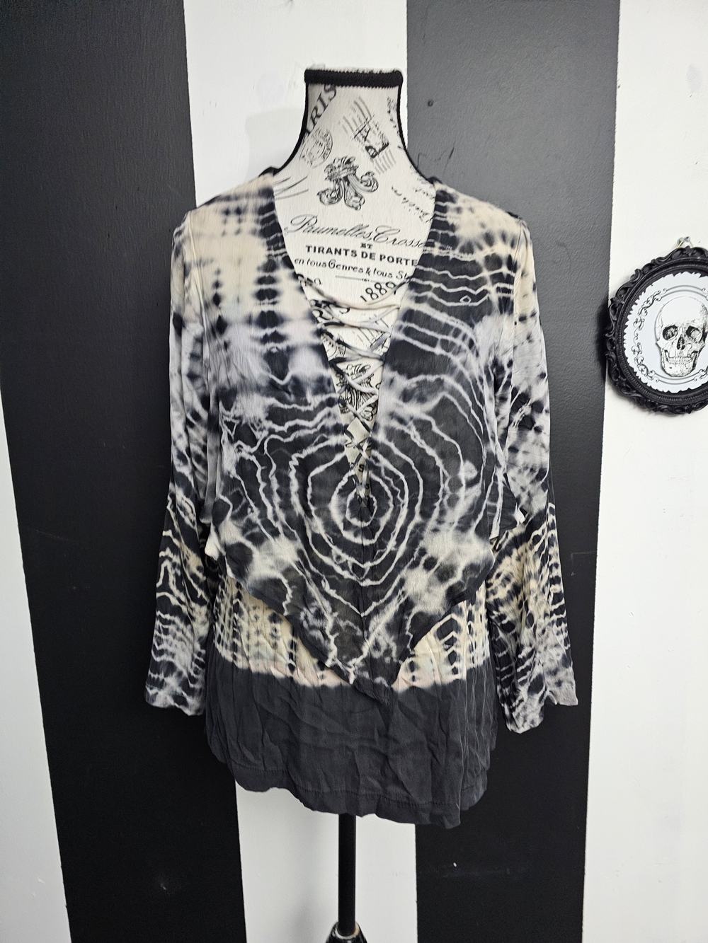 Gypsy 05 Black & Cream Lace-Up V-Neck Tie-Dye Tunic